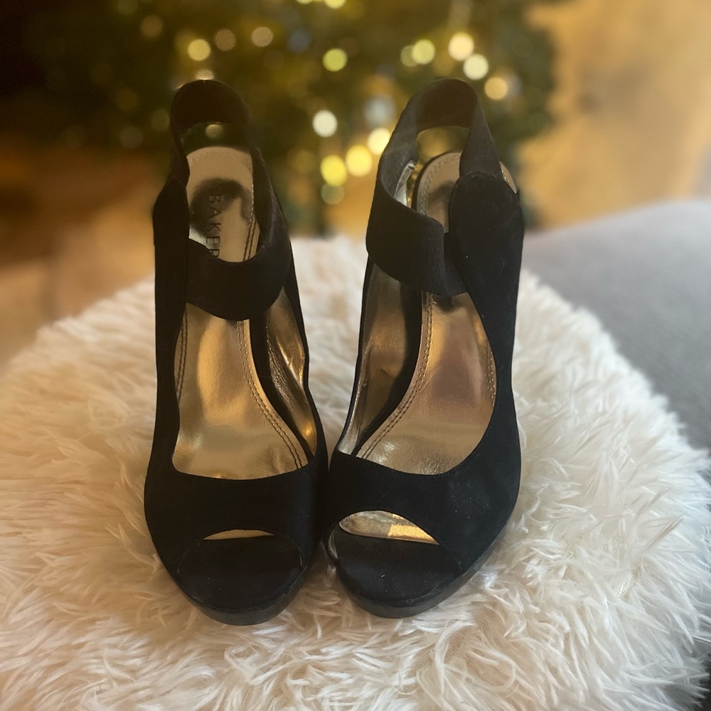 Bakers | Black, strappy, peep-toe heel | Size: Women’s 7.5